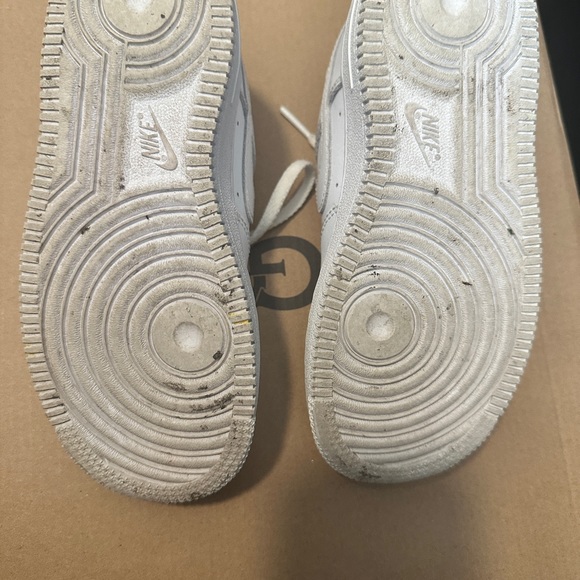 Kid’s Air Force 1s - Picture 2 of 4